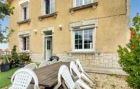 4 bedroom gorgeous home in Jarnac