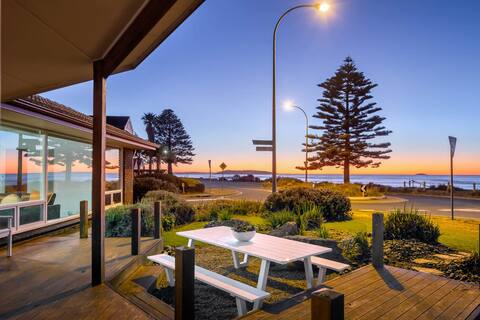 Frankies Beach House, family and pet friendly