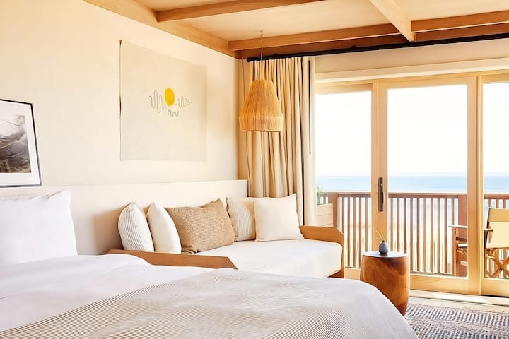Seafront Getaway With Free Breakfast, Onsite Pool! - Montauk, NY