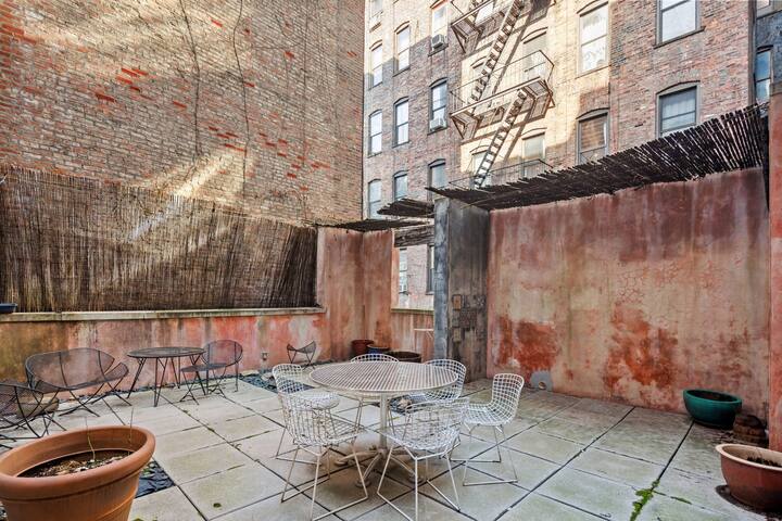 Moda House by Rove Travel | 3BR Mid-Century Loft gallery image 4