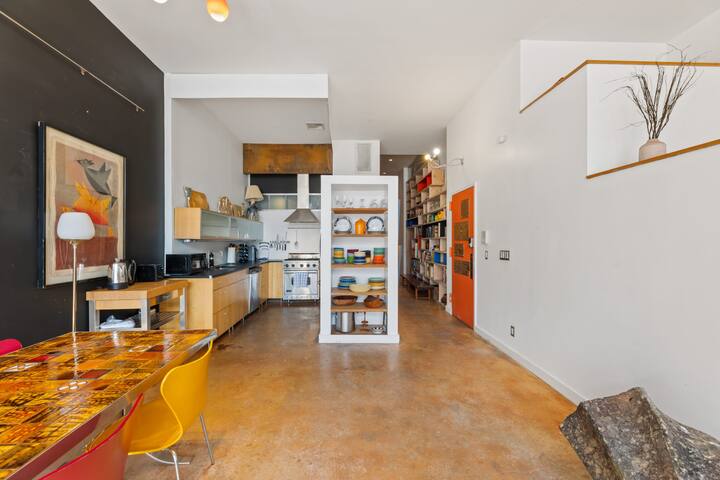 Moda House by Rove Travel | 3BR Mid-Century Loft gallery image 3