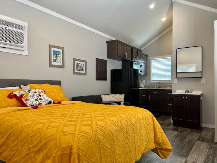 Themed Cabin - The Canary - Kemah, TX
