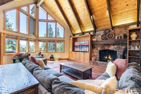 Marvelous Home with Hot Tub, Walk to Lake Tahoe!