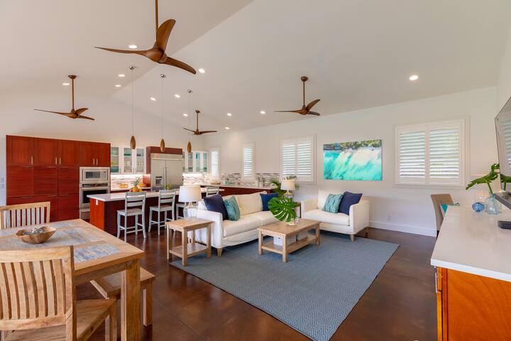Lanikai Breeze: Beautiful Home w/ pool, yard, AC gallery image 2