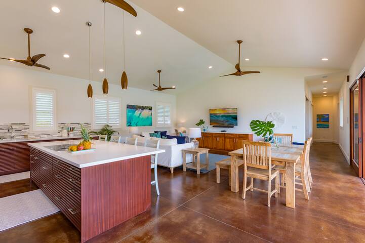 Lanikai Breeze: Beautiful Home w/ pool, yard, AC gallery image 5
