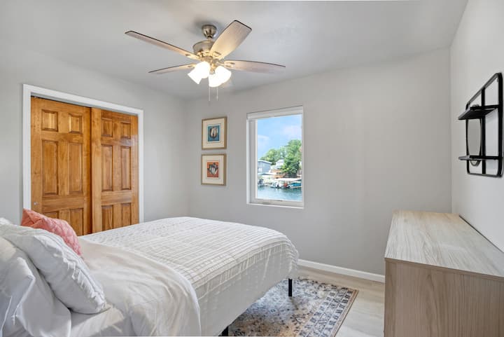 Dormitorio queen en el piso superior: ¡otra habitación con una gran vista!