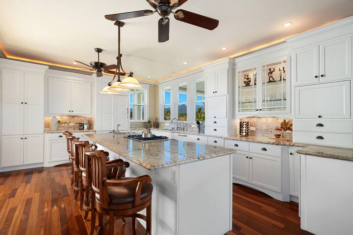 6 Bed Ultra Luxury Home with Pool Near Grand Hyatt gallery image 2