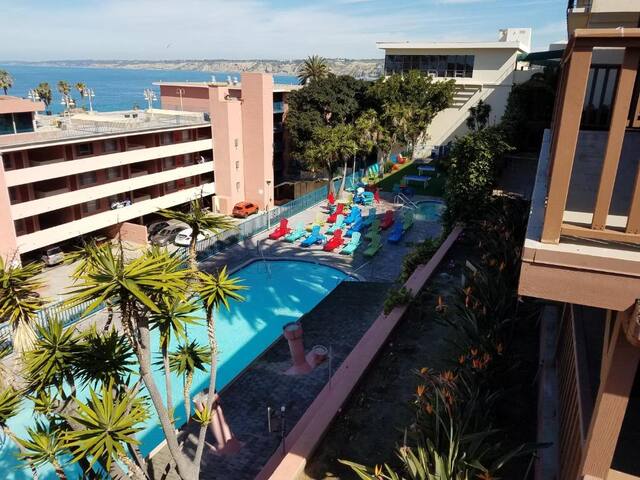 Always a Great Idea To Unwind! Close to the Beach! gallery image 3