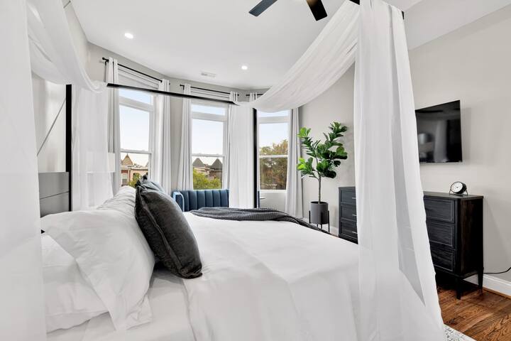 Luxe 7-BR Victorian Castle in the Nation’s Capital gallery image 2