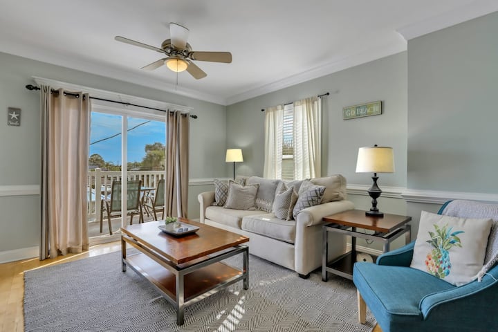 2 Bed Condo Walk To The Beach - Tybee Island, GA
