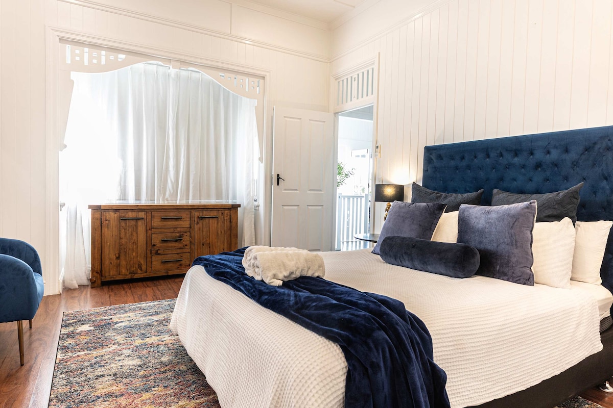 غرفة النوم رقم 2: سرير حجم وسط