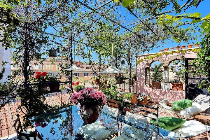 Trastevere apartment with terrace by Romeloft