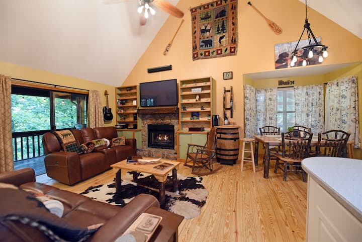 Hot Tub- Pets Ok -Wi-fi, Large Deck Area, Dog Run - Blairsville, GA