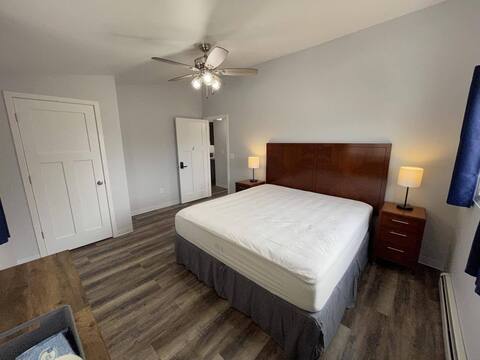 Washington Manor Room #4