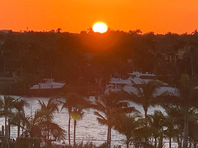 2BR Beach condo – Steps to beach gallery image 5