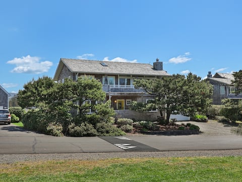 Gearhart Highlands • Hot Tub • Golf • Dog Friendly