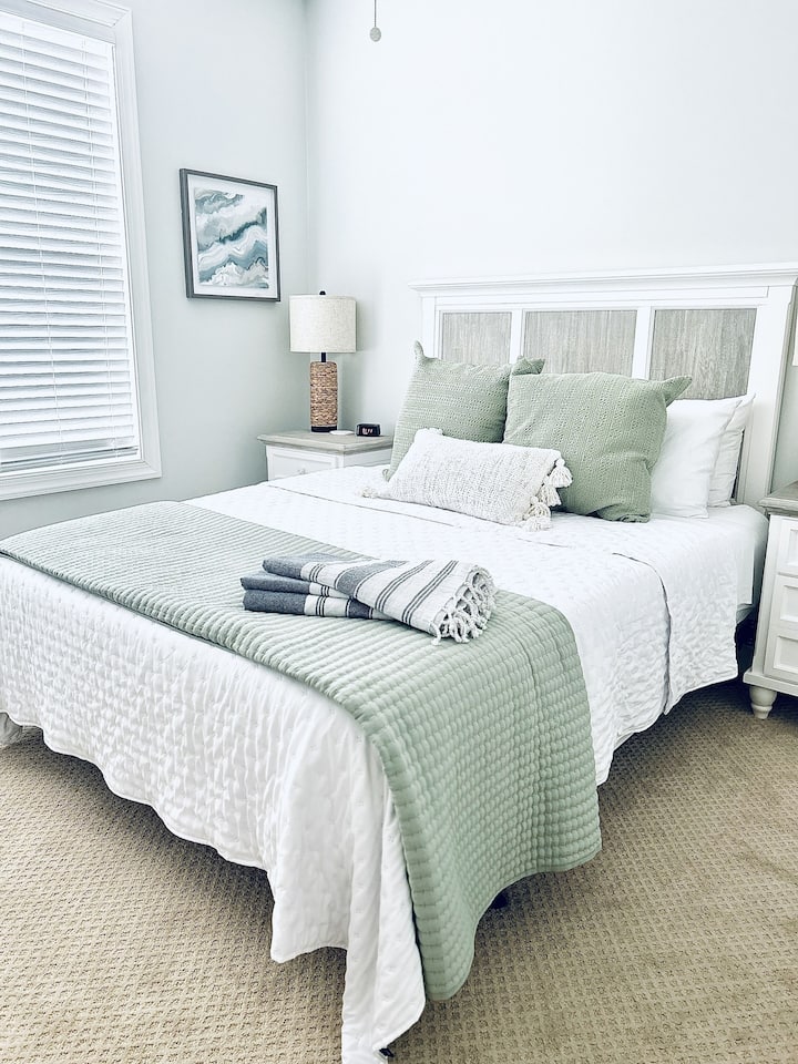 Spacious 2nd bedroom with new queen mattress, high end linens. Lamps with USB ports for easy charging, large TV