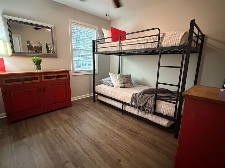 เตียงเดี่ยว XL 2 เตียงซ้อนกันและเตียงเดี่ยวแบบลากออกมาได้