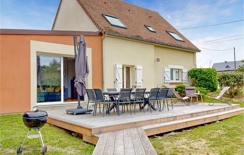 Lovely home in Saint-Germain-sur-Ay