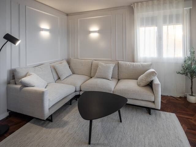 Zarautz Beach with parking by Aston Rentals gallery image 3