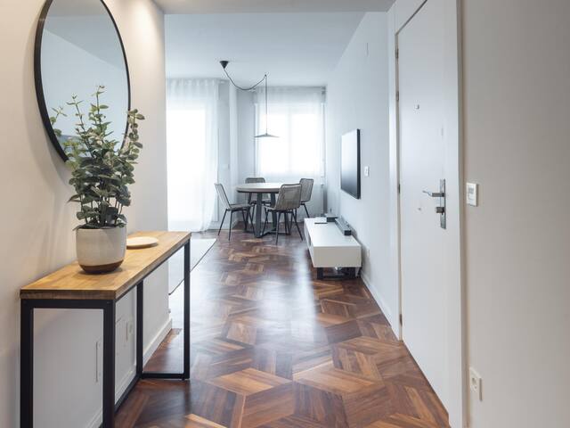 Zarautz Beach with parking by Aston Rentals gallery image 5