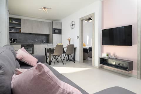 Popular Airbnb listing: Villa Natali by IstriaLux, 30 m from the sea in Grad Vodnjan
