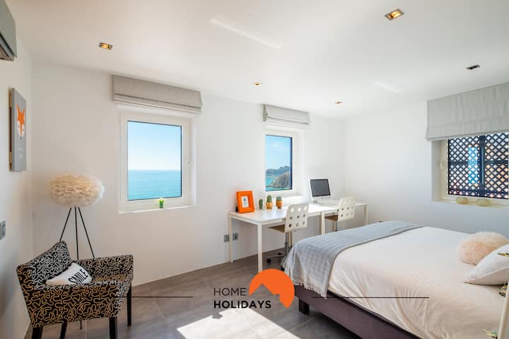 Двойно легло и мебели с модерен и минималистичен дизайн 