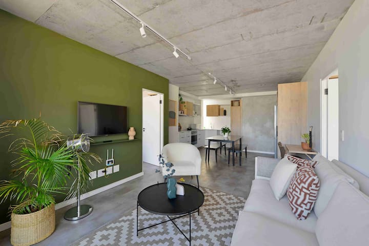 Sea Point 2BR with Rooftop Pool and Concierge