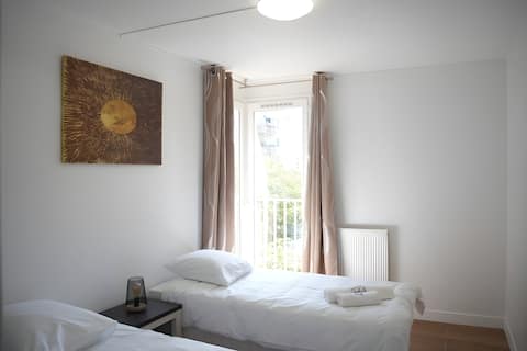 Top Airbnb: Spacious 5 bedroom at the edge of Lake Créteil à Créteil