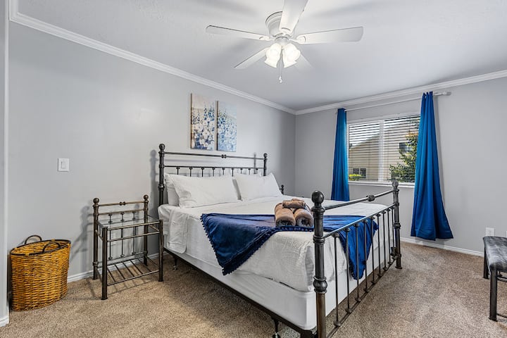 Pet friendly 3/2 fireplace by Hill AFB & hospitals