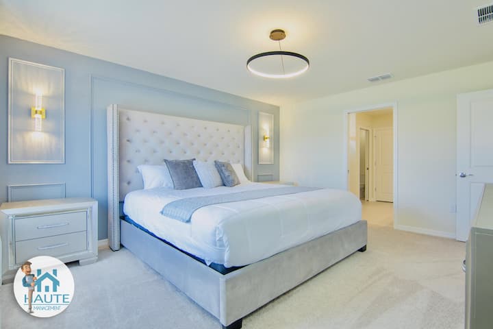 CHAMBRE 4 (suite à l'étage Chambre principale 2 - lit King Size)