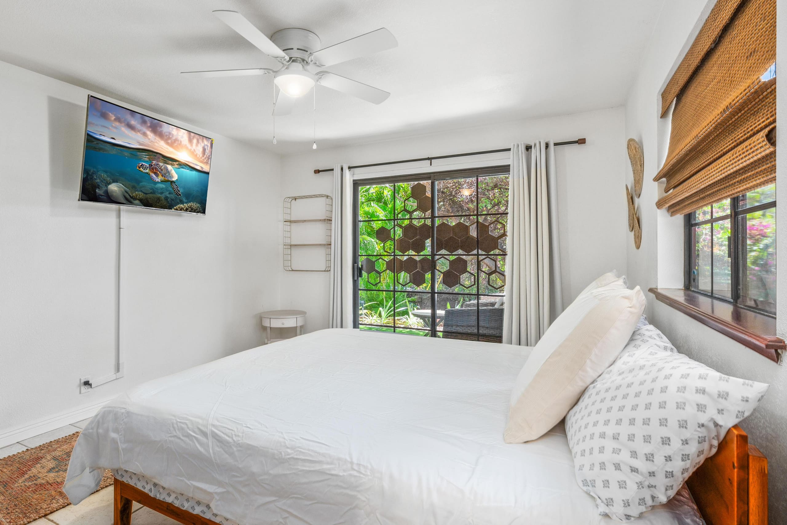 Condo in Kailua-Kona · ★4.42 · 2 bedrooms · 4 beds · 2 shared baths - Image 24