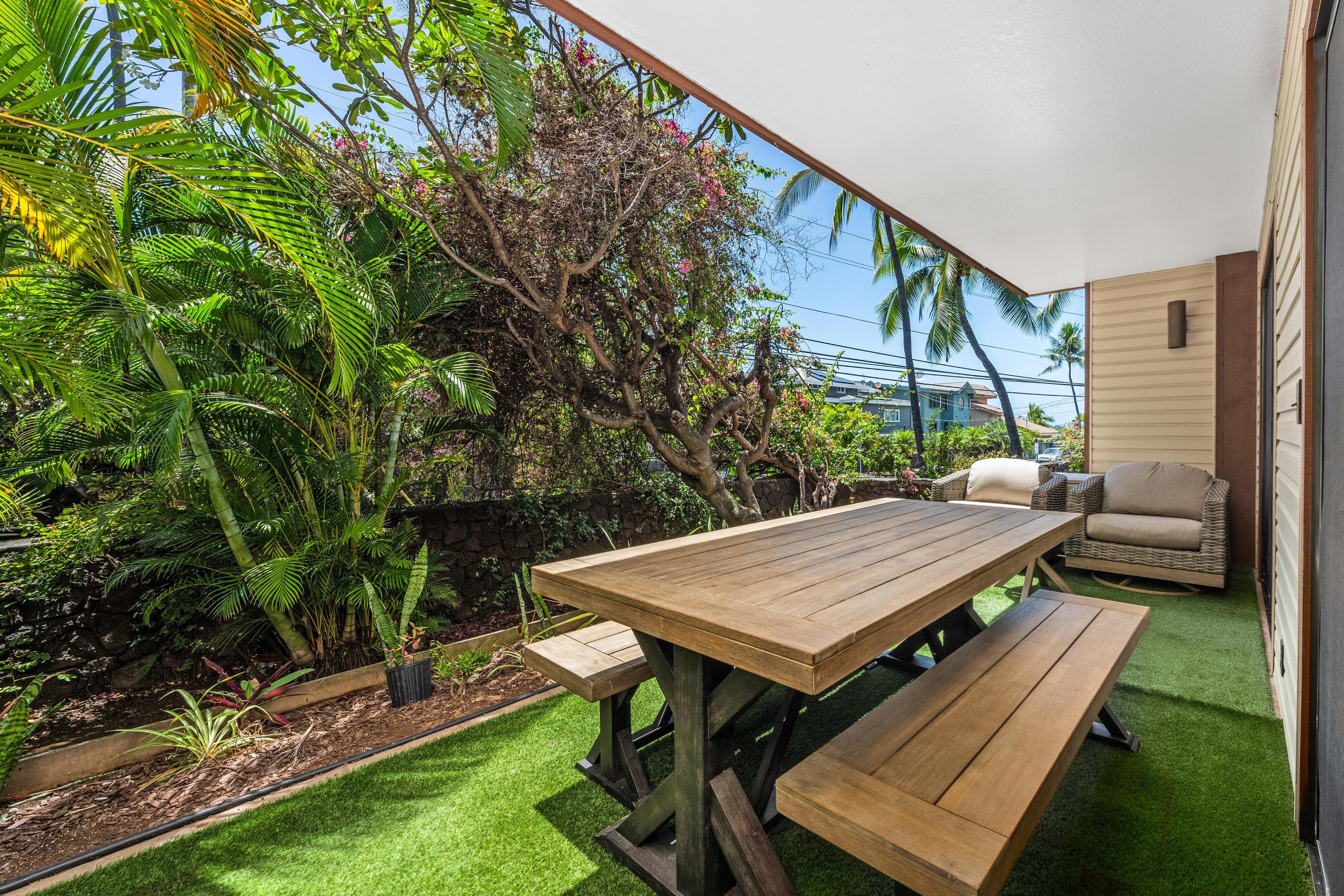 Condo in Kailua-Kona · ★4.42 · 2 bedrooms · 4 beds · 2 shared baths - Image 1