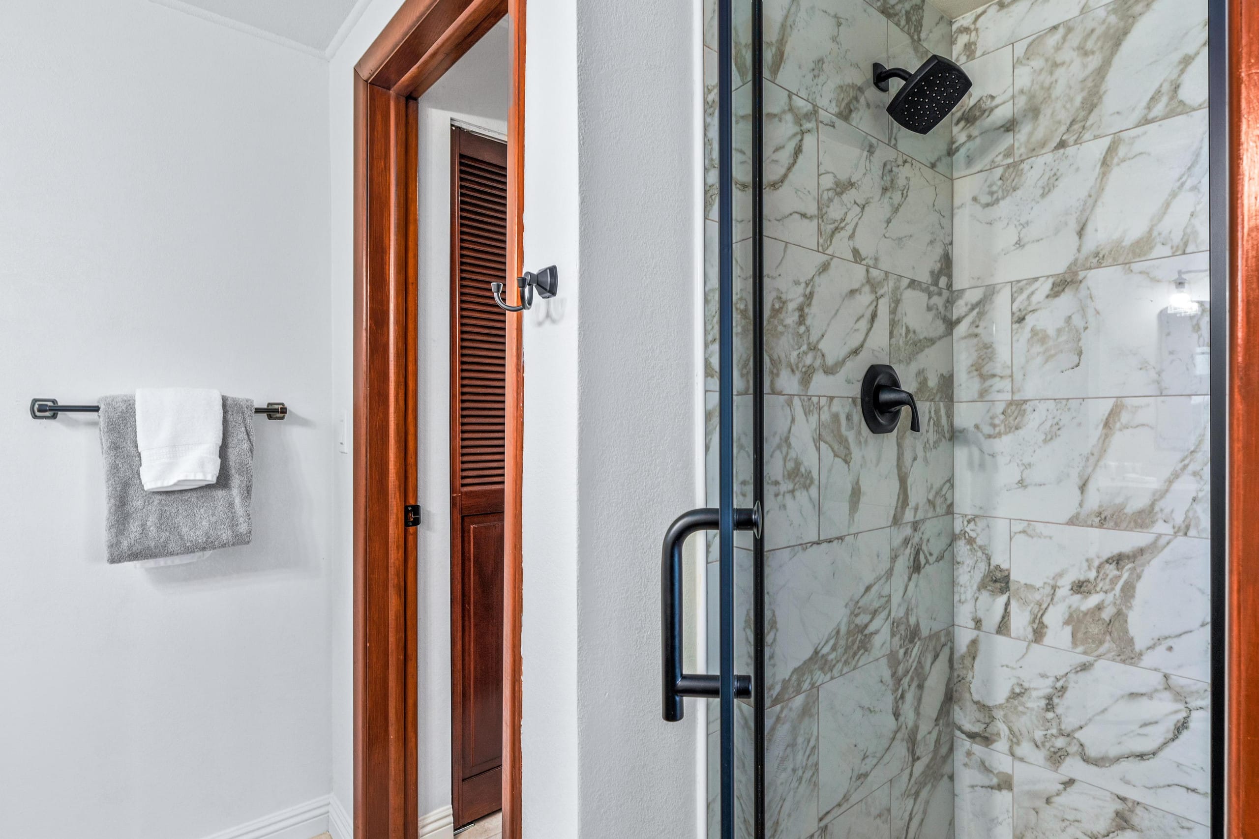 Condo in Kailua-Kona · ★4.42 · 2 bedrooms · 4 beds · 2 shared baths - Image 18