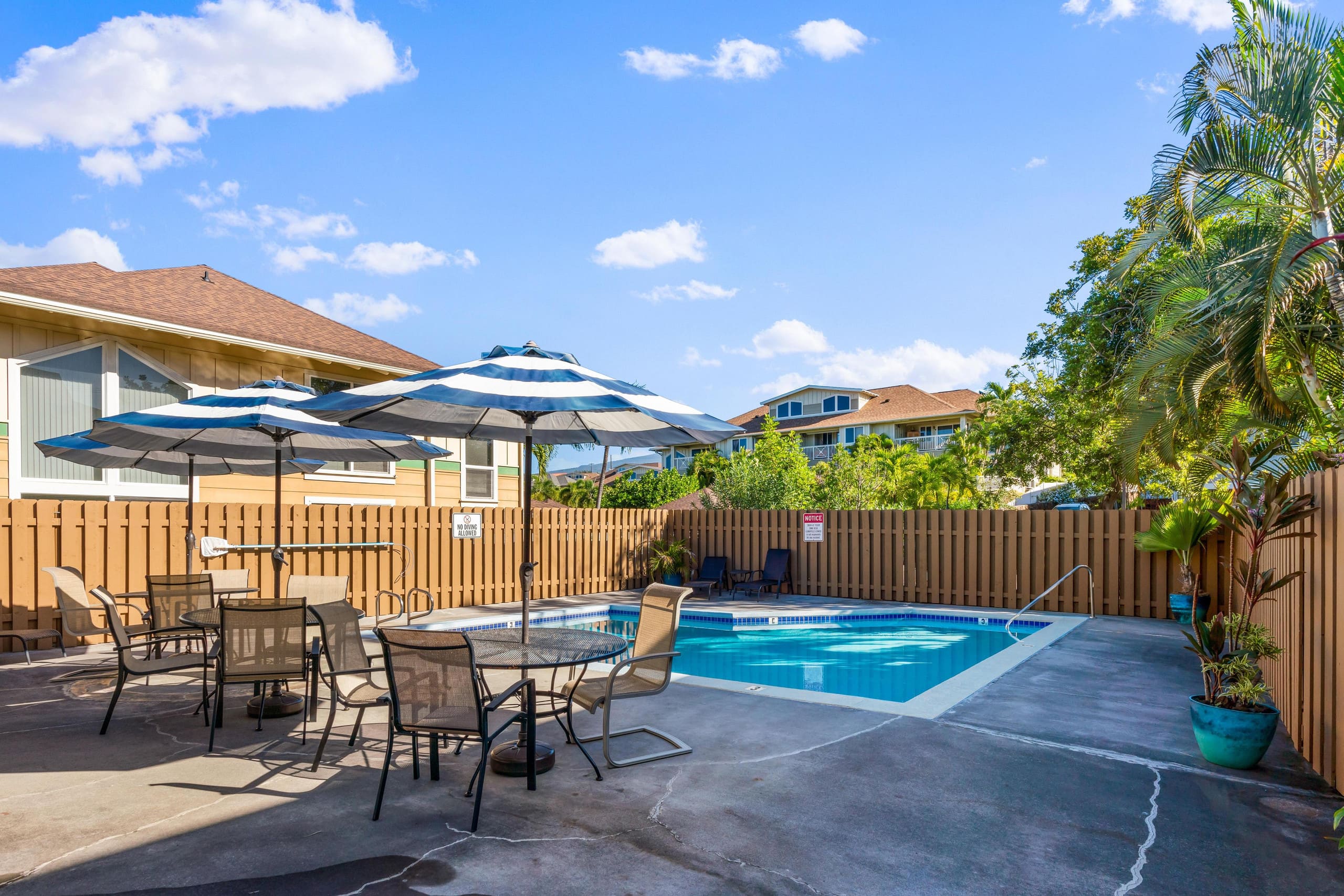 Condo in Kailua-Kona · ★4.42 · 2 bedrooms · 4 beds · 2 shared baths - Image 34