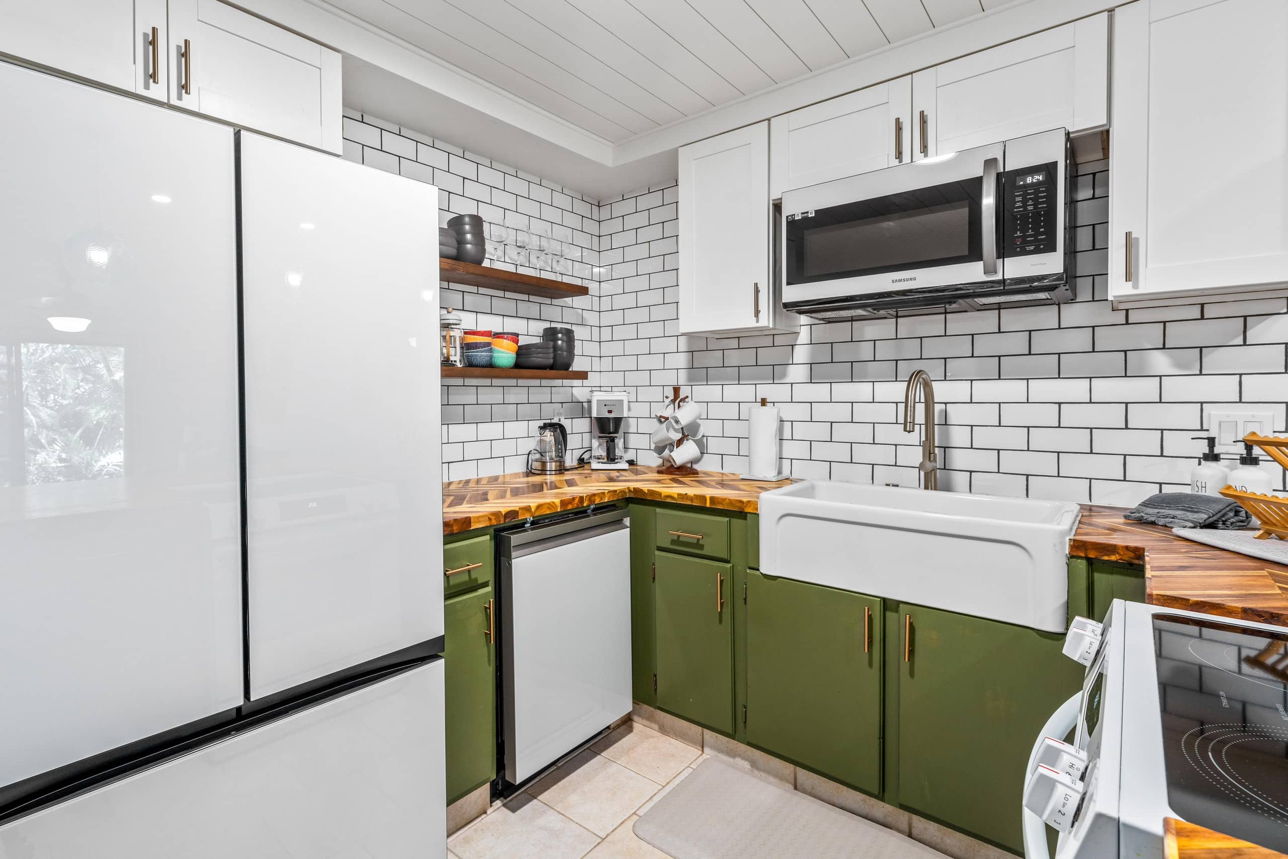 Condo in Kailua-Kona · ★4.42 · 2 bedrooms · 4 beds · 2 shared baths - Image 7