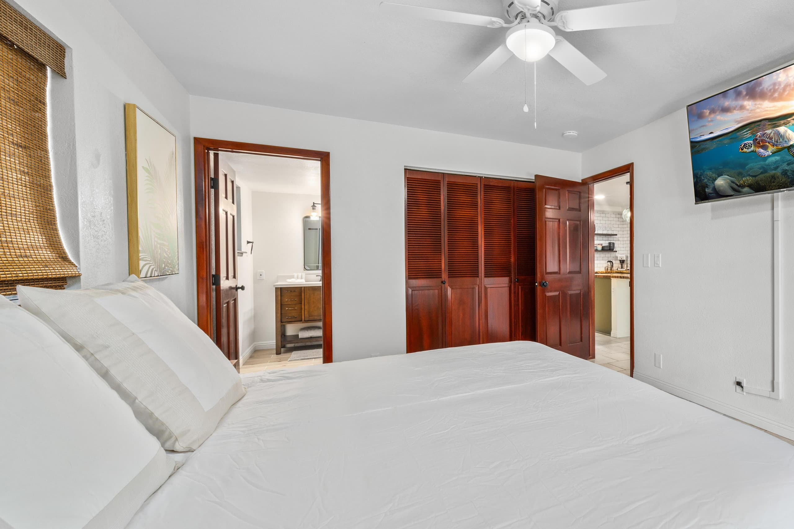 Condo in Kailua-Kona · ★4.42 · 2 bedrooms · 4 beds · 2 shared baths - Image 26
