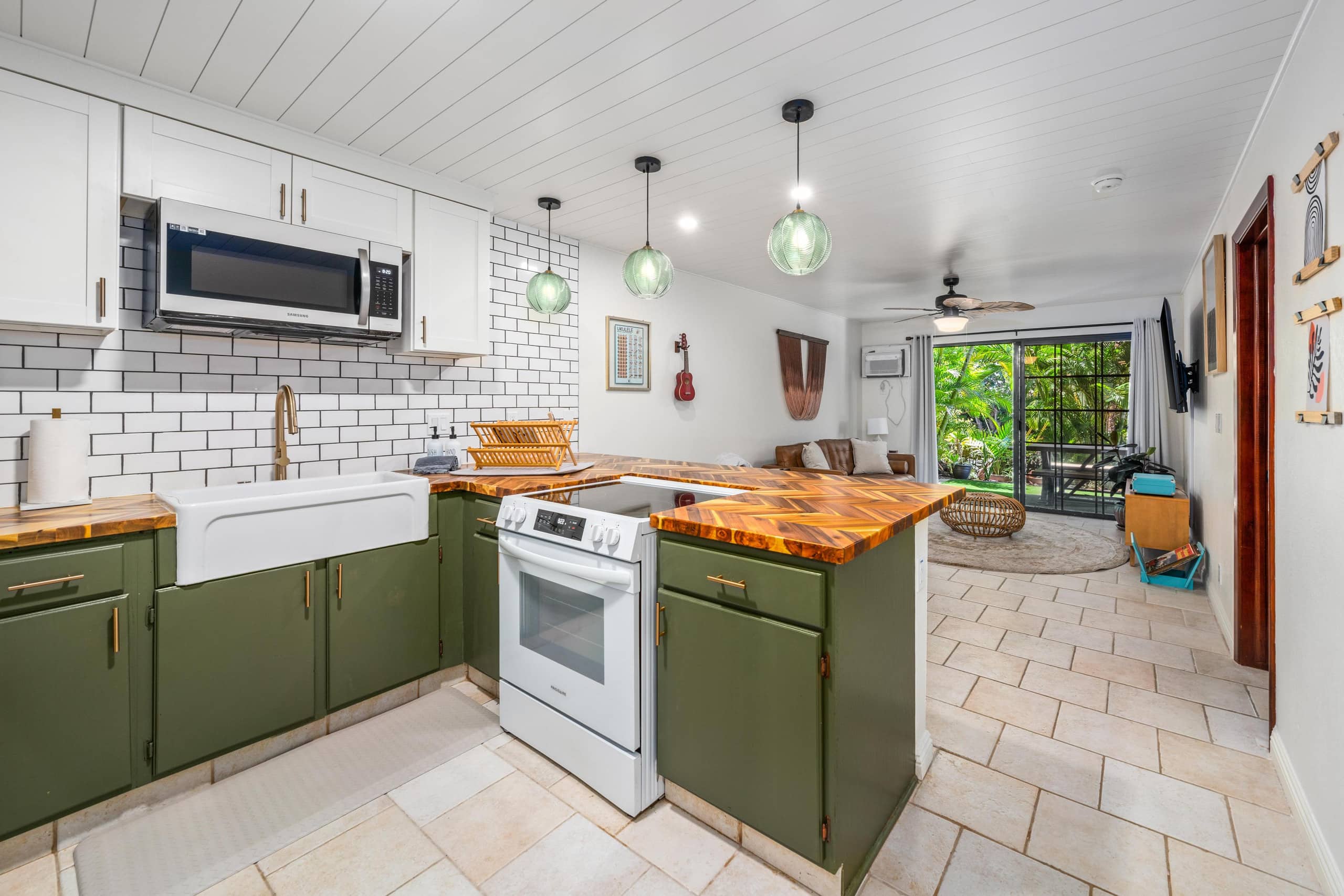 Condo in Kailua-Kona · ★4.42 · 2 bedrooms · 4 beds · 2 shared baths - Image 12