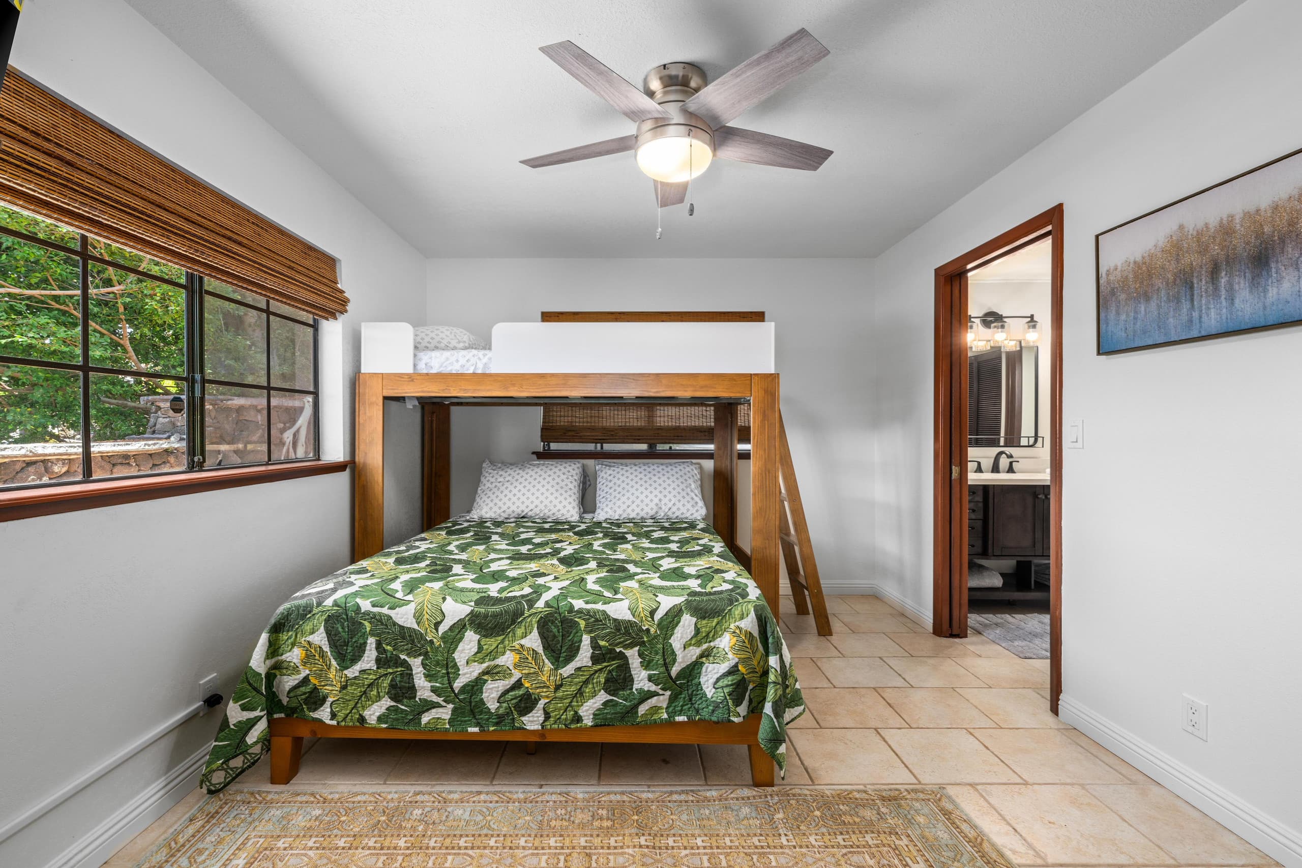 Condo in Kailua-Kona · ★4.42 · 2 bedrooms · 4 beds · 2 shared baths - Image 15