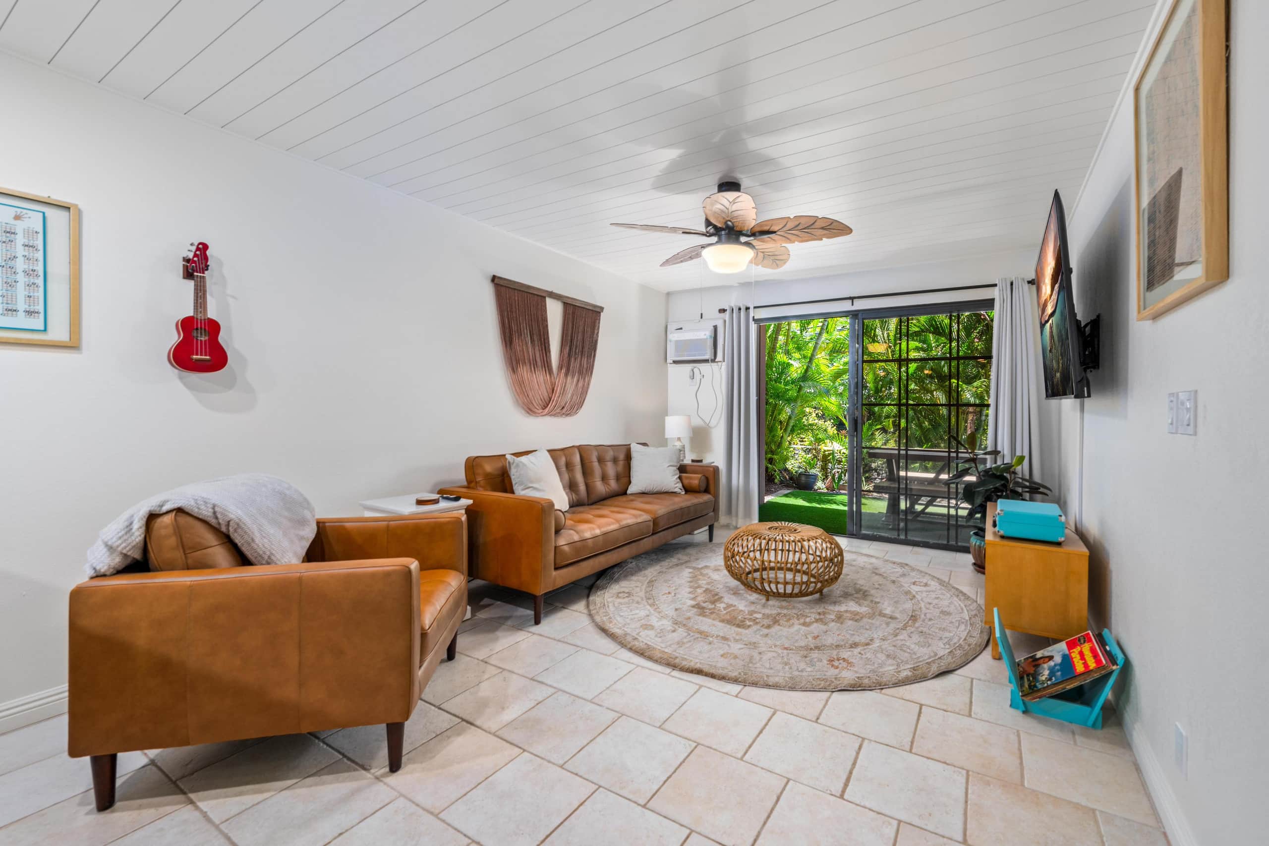 Condo in Kailua-Kona · ★4.42 · 2 bedrooms · 4 beds · 2 shared baths - Image 4