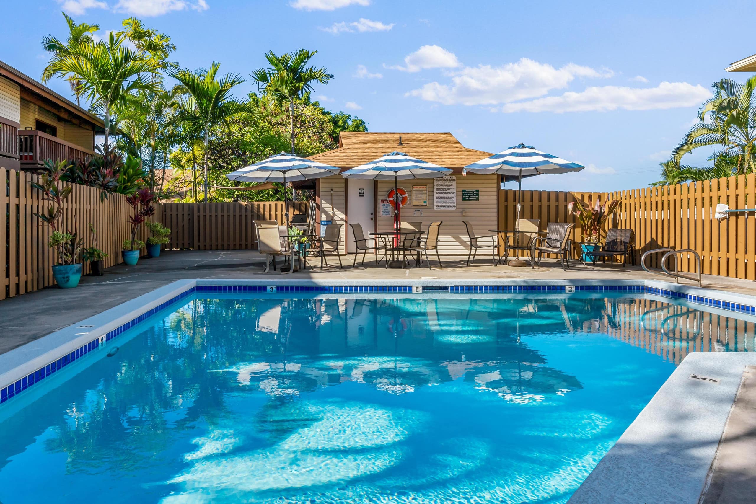 Condo in Kailua-Kona · ★4.42 · 2 bedrooms · 4 beds · 2 shared baths - Image 32