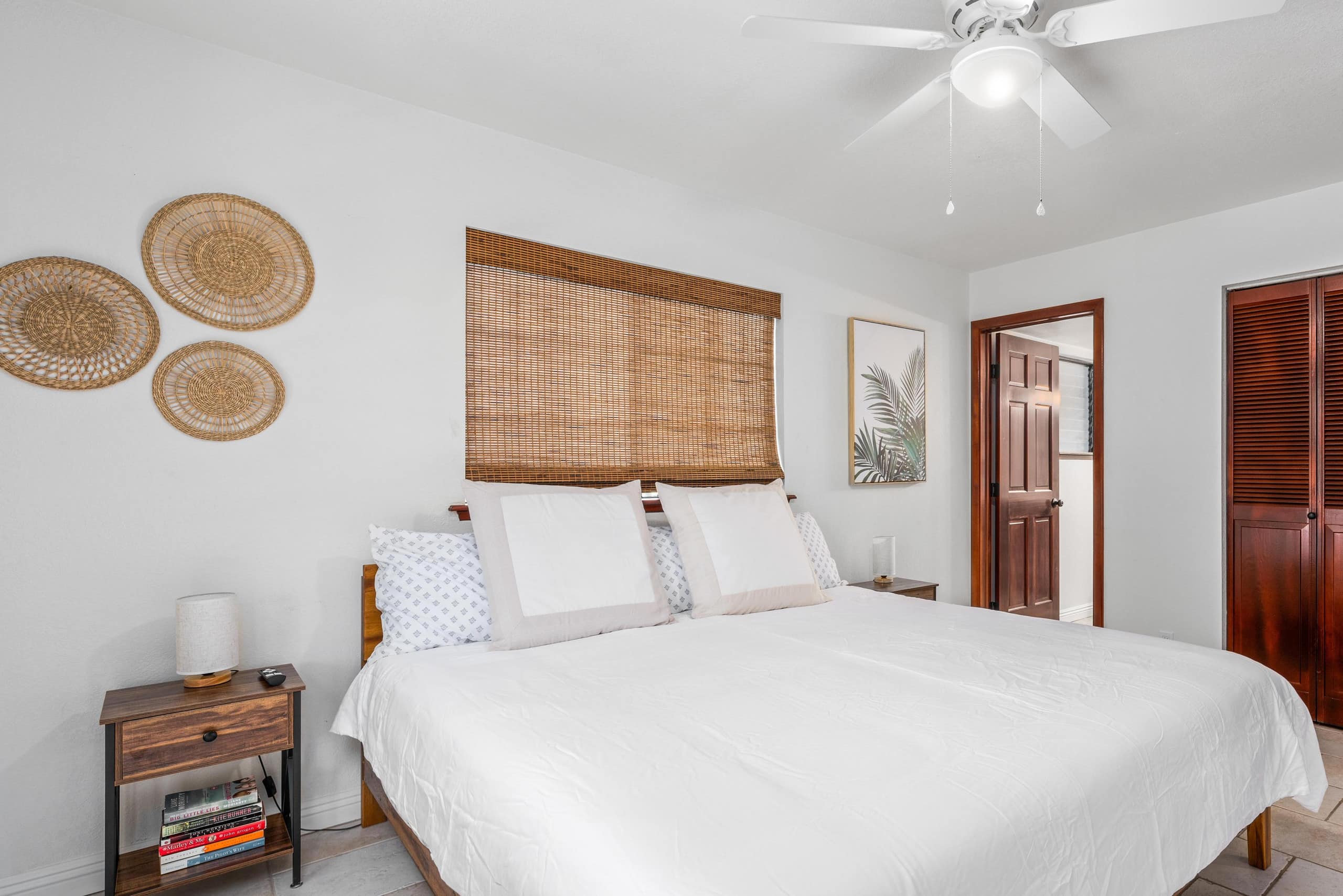 Condo in Kailua-Kona · ★4.42 · 2 bedrooms · 4 beds · 2 shared baths - Image 23