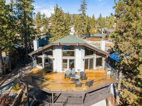 6 Bedroom Lakefront - Pet Friendly, Game Room