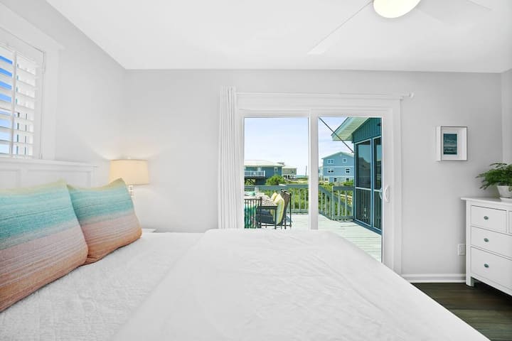 King bedroom with gulf views.