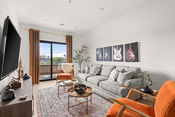 Songbird Retreat – Rock, Swim, Walk to Broadway