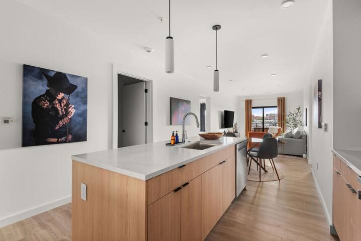 Songbird Retreat – Rock, Swim, Walk to Broadway gallery image 4