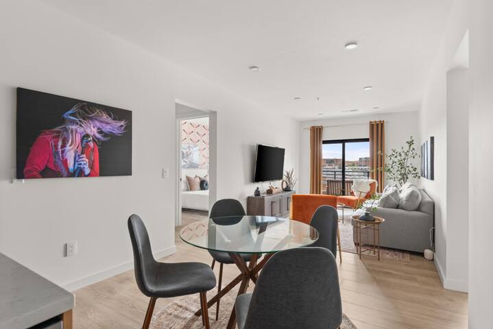 Songbird Retreat – Rock, Swim, Walk to Broadway gallery image 5