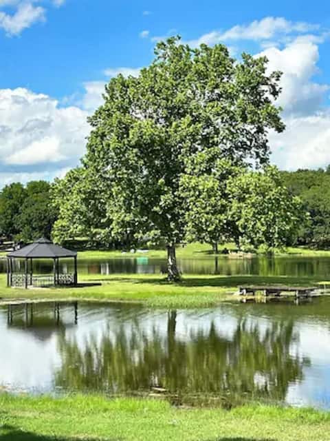 Lakefront + Hot Tub + Game Room near Turner Falls