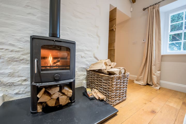 Secret Garden Cottage With Log Burner & Sauna - Wales
