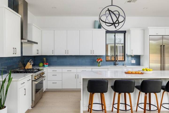 Pool, Town Lake & Rainey | Zenith – Portoro gallery image 3